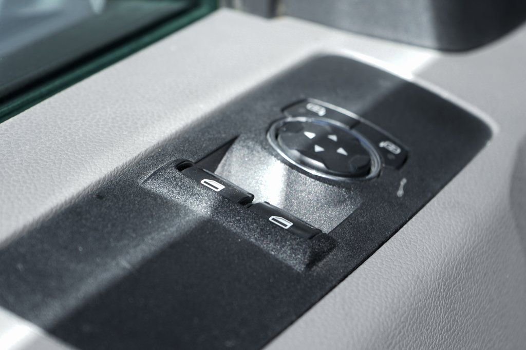 Used 2017 Ford F550 2WD Regular Cab Super Duty image 23