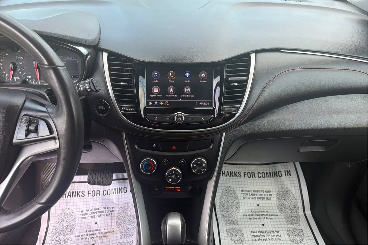 Used 2020 Chevrolet Trax LT w/ LT Convenience Package FWD image 12