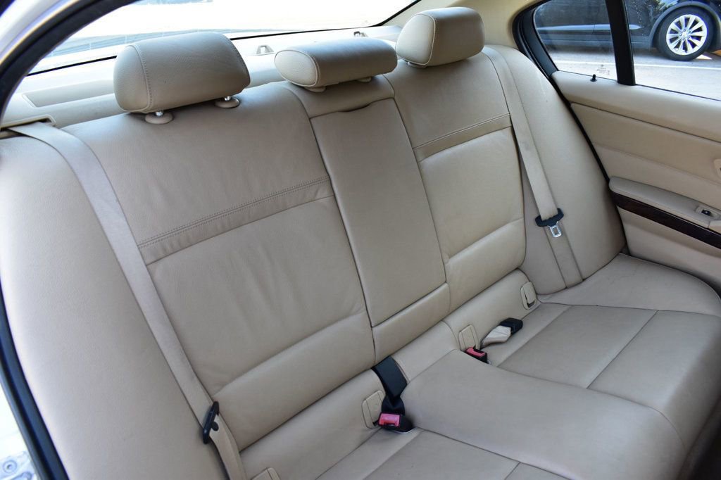 Used 2011 BMW 328i Sedan w/ Premium Pkg image 24