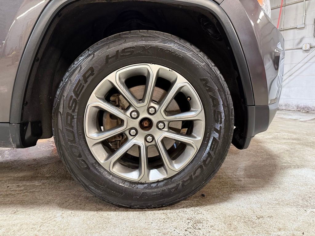 Used 2015 Jeep Grand Cherokee Limited image 36