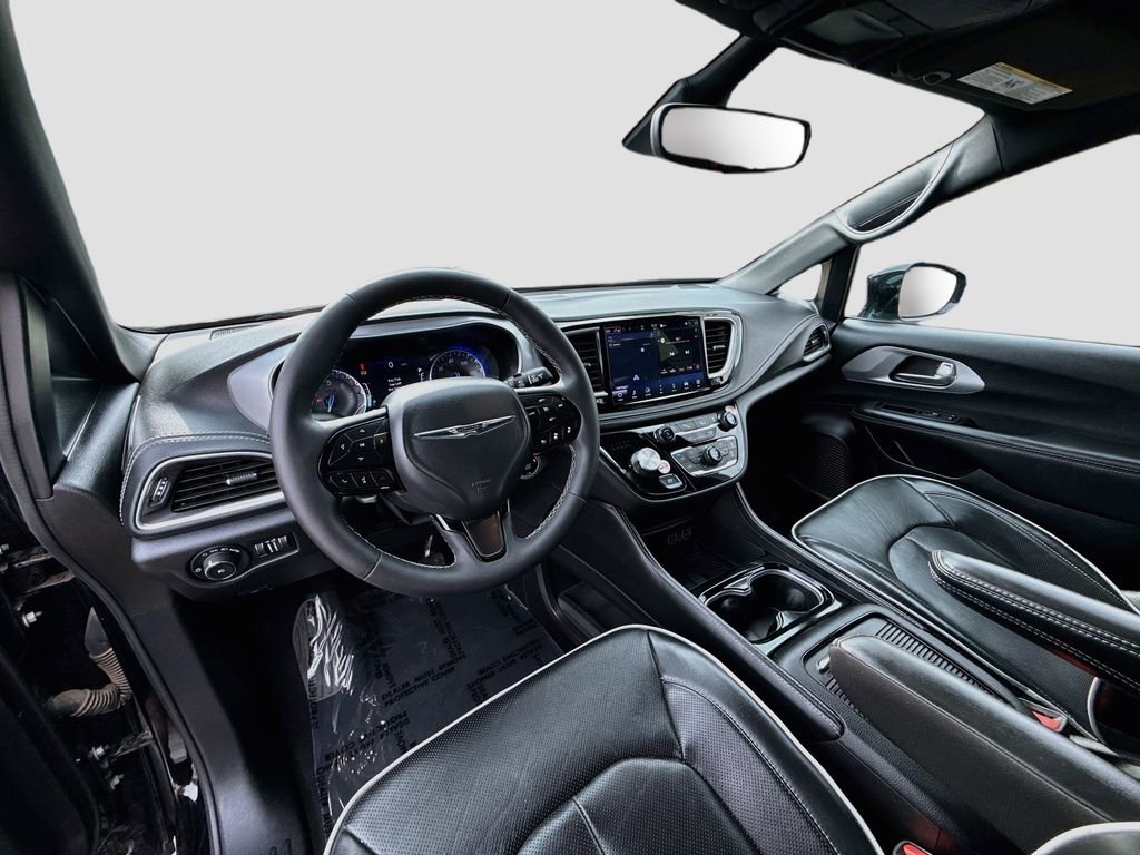 Used 2025 Chrysler Pacifica Limited FWD image 9