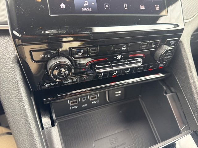 New 2025 Jeep Grand Cherokee Altitude image 19