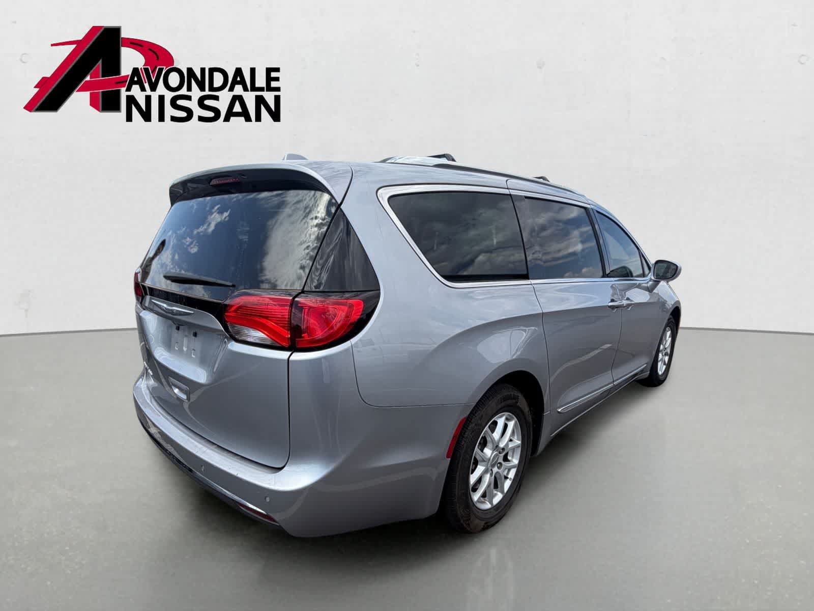 Used 2020 Chrysler Pacifica Touring-L FWD image 4
