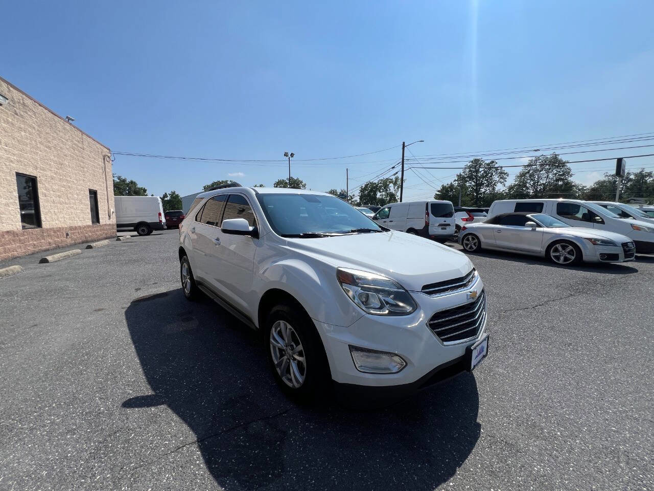 Used 2017 Chevrolet Equinox LT w/ Convenience Package FWD image 2