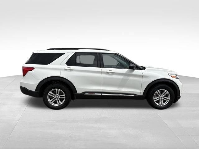 Used 2023 Ford Explorer XLT w/ Equipment Group 202A AWD/4WD image 9