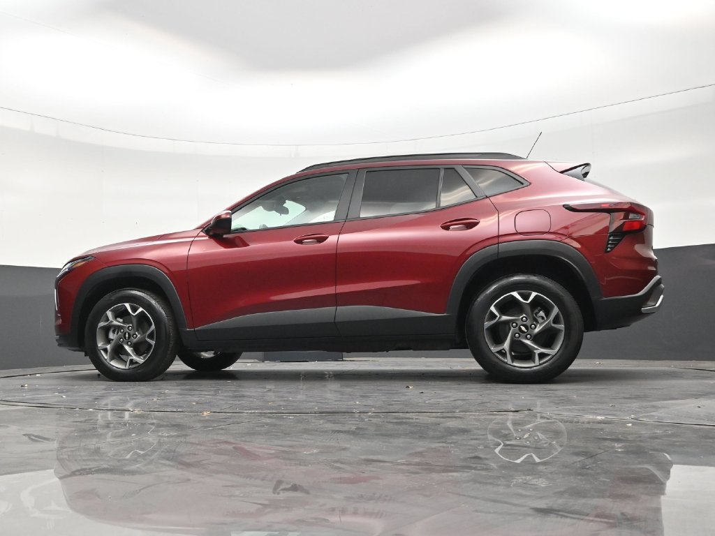 Used 2025 Chevrolet Trax LT FWD image 21