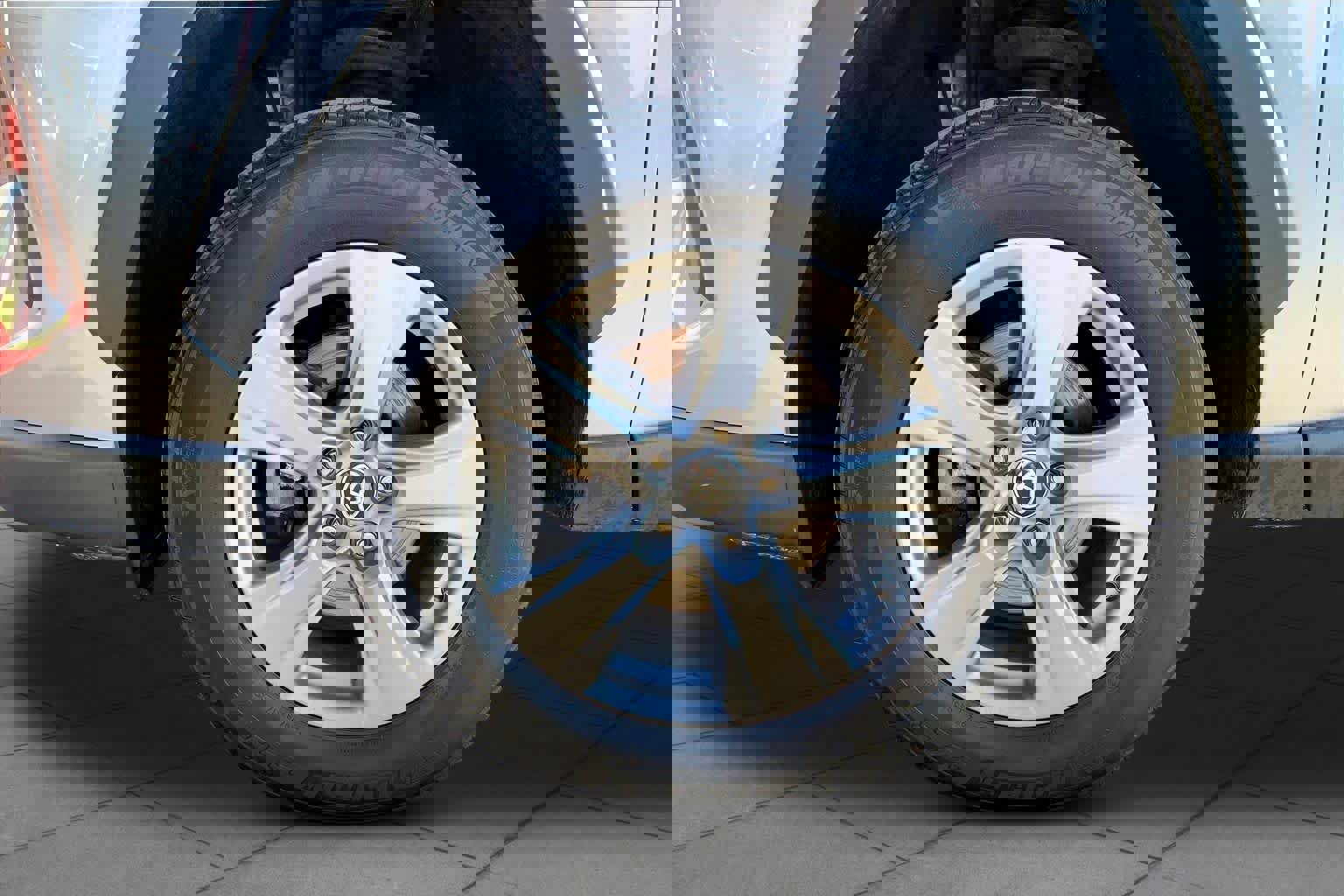 Used 2022 Toyota RAV4 XLE w/ Convenience Package AWD/4WD image 11