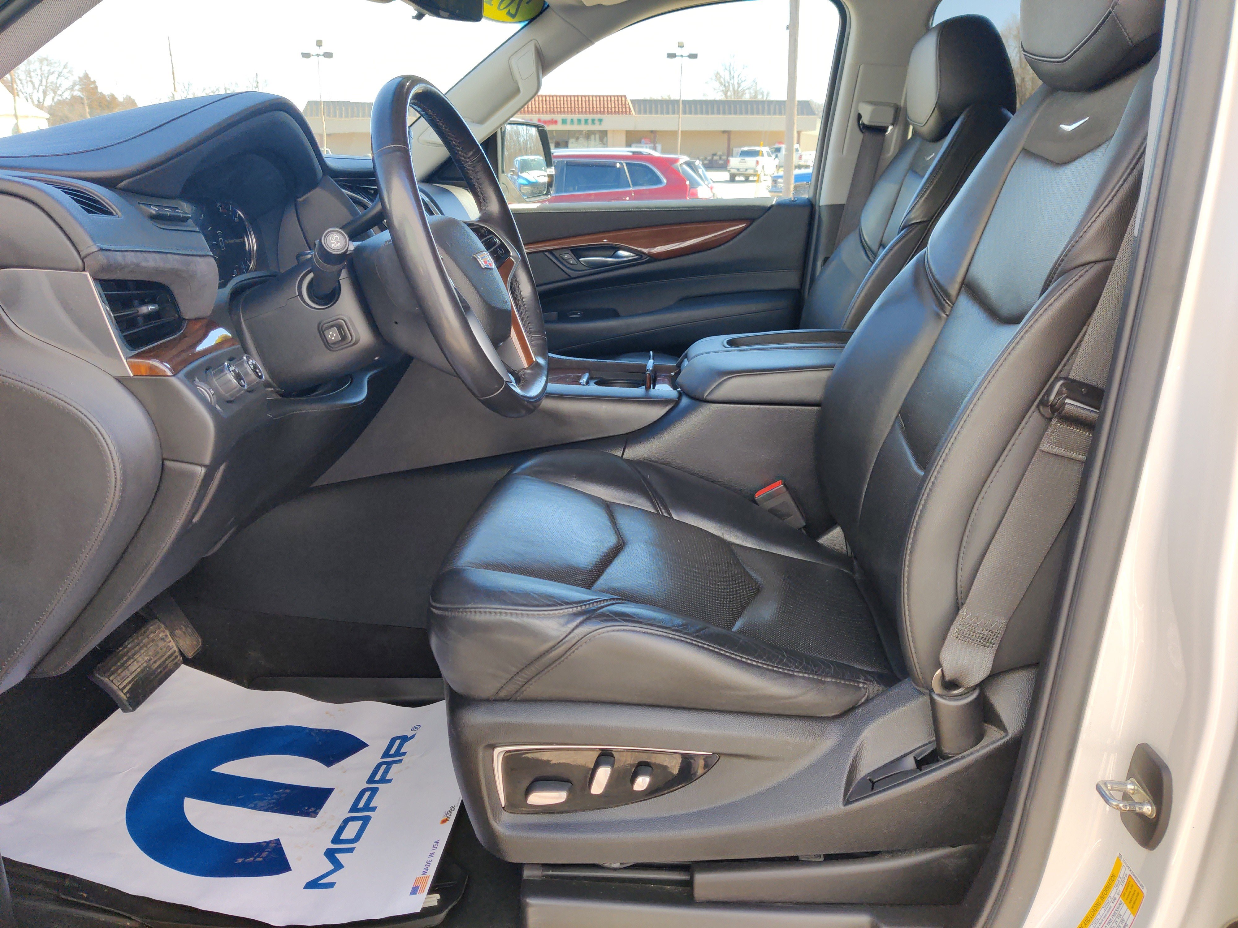 Used 2019 Cadillac Escalade Premium Luxury image 18