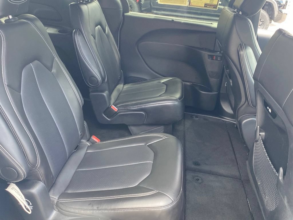 Used 2025 Chrysler Pacifica Select FWD image 17