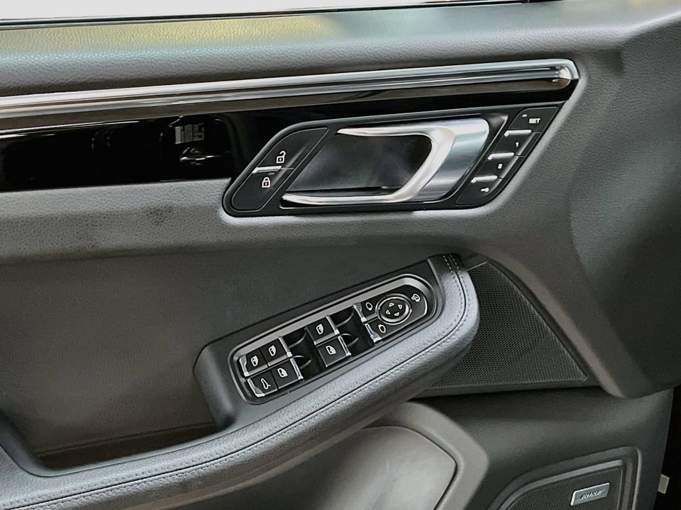 Certified 2026 Porsche Macan AWD/4WD image 20