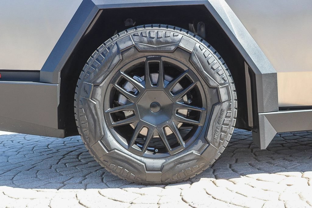 Used 2025 Tesla Cybertruck AWD Crew Cab image 12