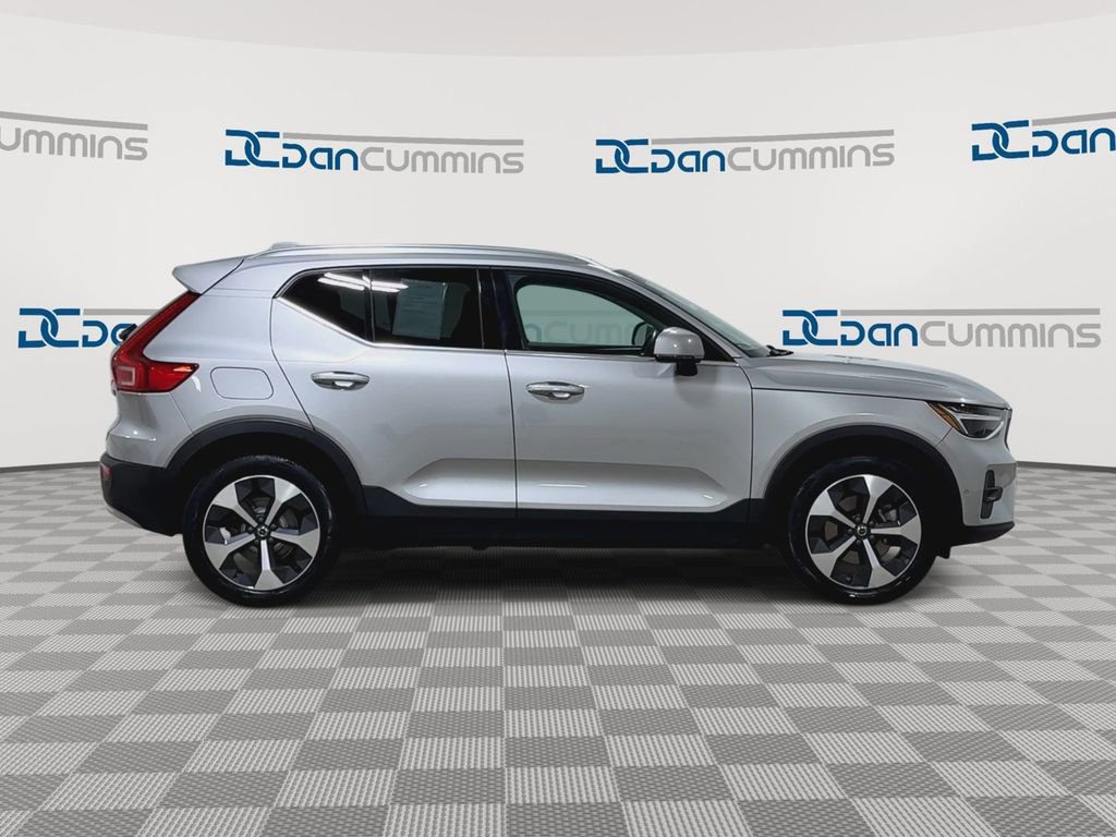 Used 2024 Volvo XC40 B5 Plus image 9