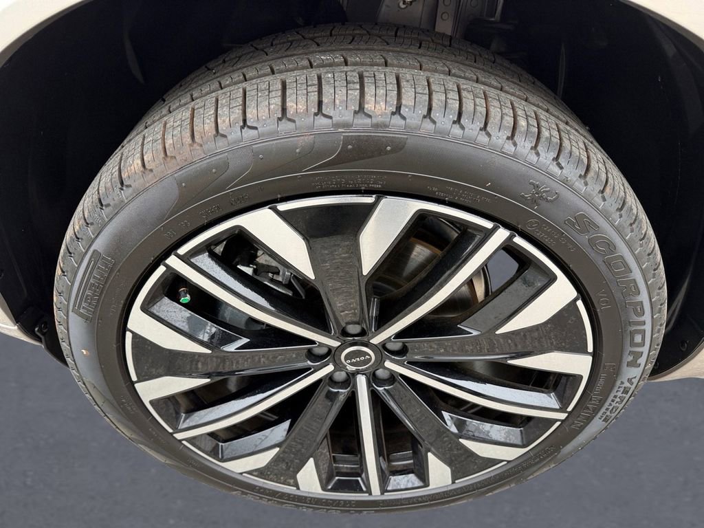 New 2026 Volvo XC90 B6 Ultra w/ Lounge Package image 7