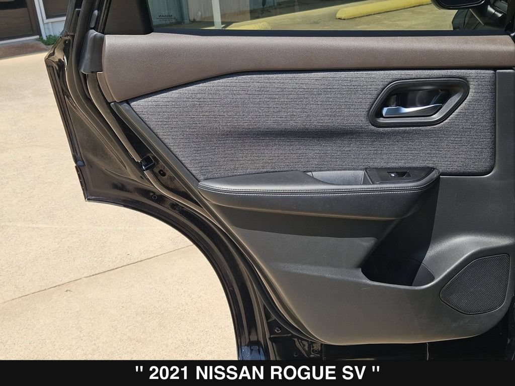 Used 2021 Nissan Rogue SV FWD image 18