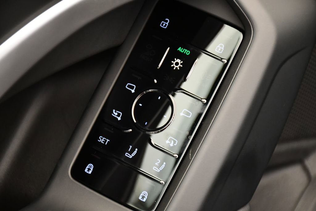 Used 2025 Audi Q5 Premium w/ Convenience Package image 32