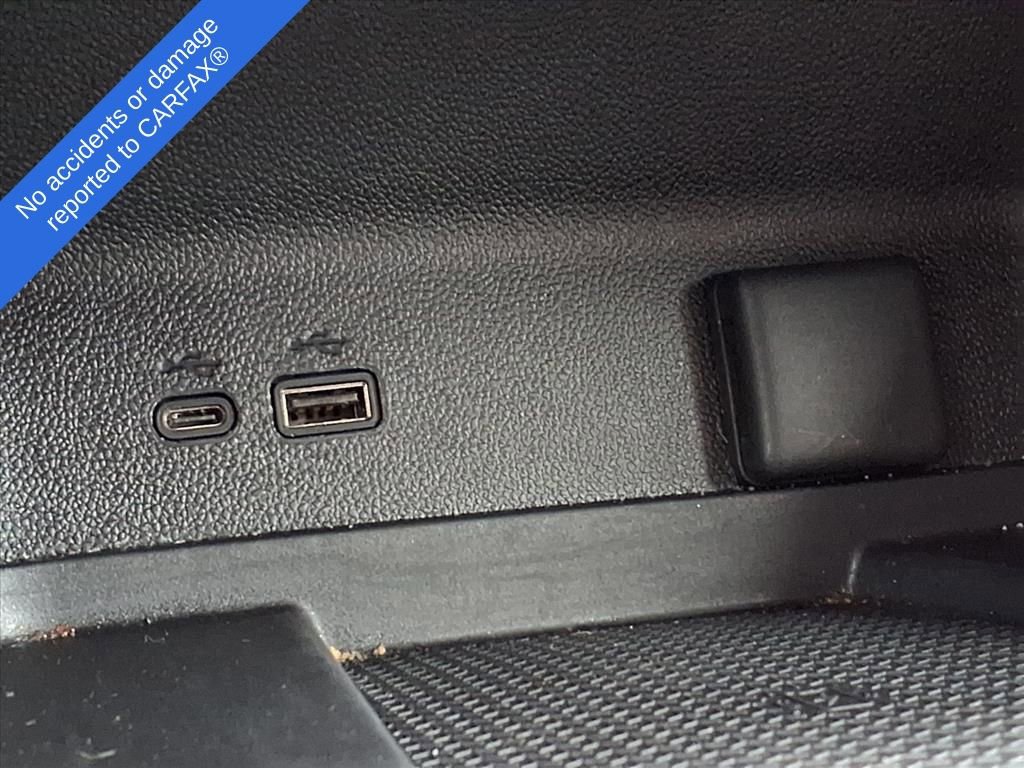 Used 2025 Chevrolet Traverse LT image 25