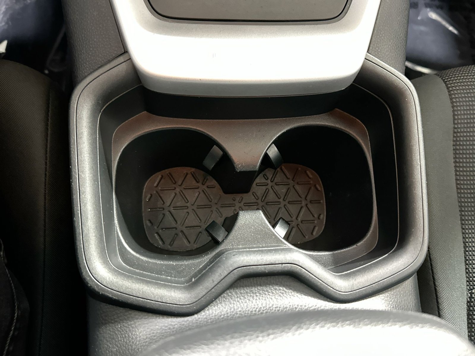 Used 2020 Toyota RAV4 LE image 28