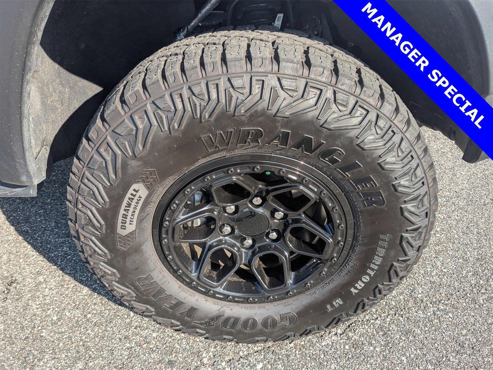 Used 2024 Chevrolet Colorado ZR2 w/ ZR2 Bison Edition image 11