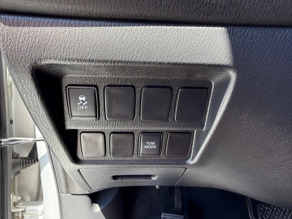 Used 2016 Nissan Pathfinder SV image 27