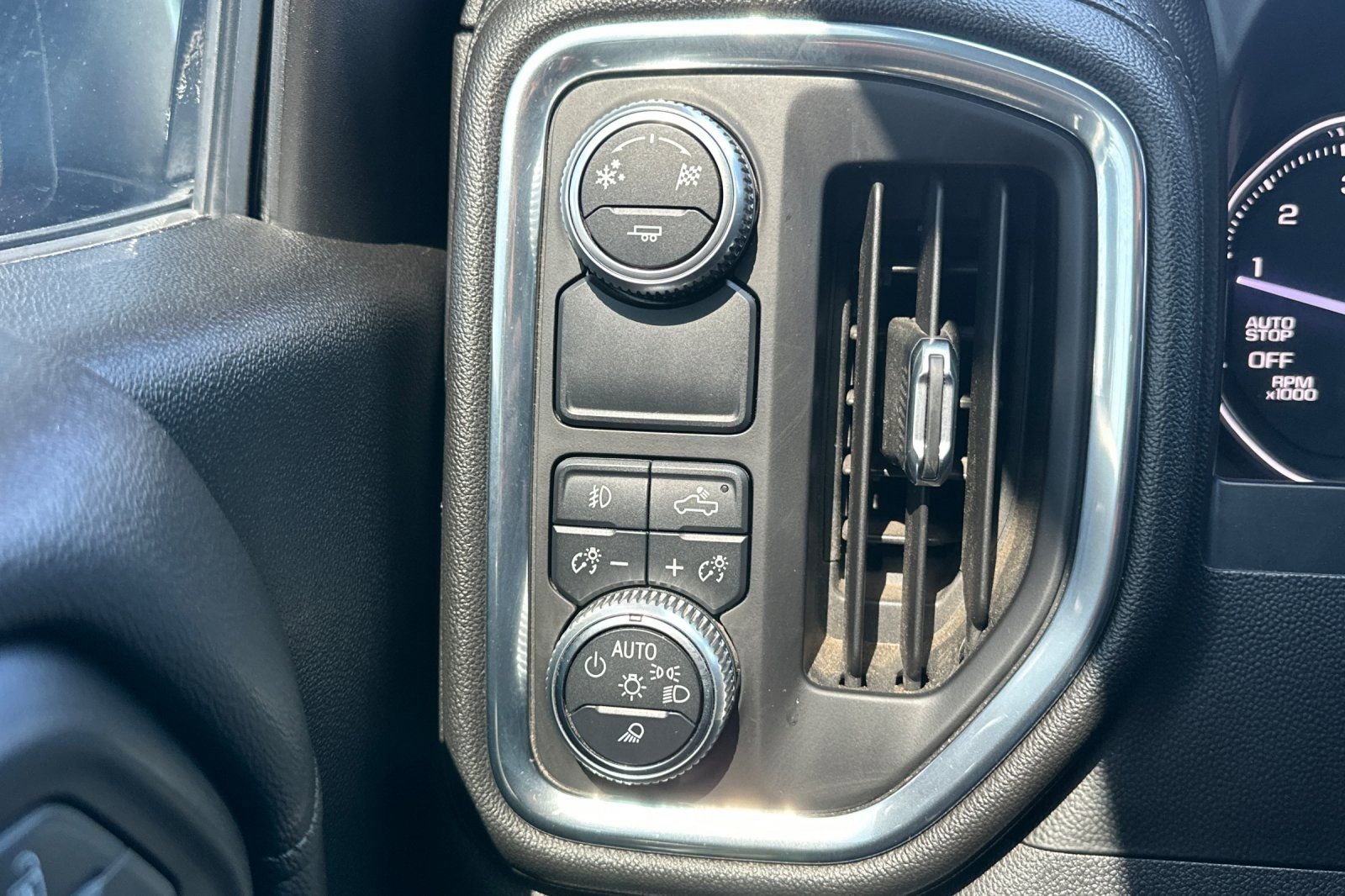 Used 2019 GMC Sierra 1500 SLT w/ SLT Premium Package image 34