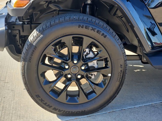 Used 2025 Jeep Wrangler Sahara image 24