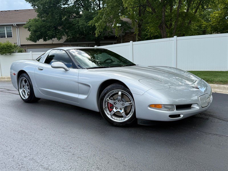 Used 2002 Chevrolet Corvette Coupe w/ Preferred Equipment Group2 RWD image 2