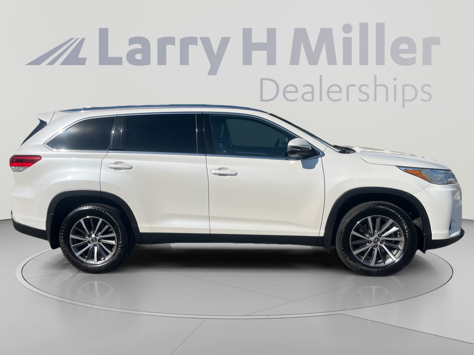 Used 2019 Toyota Highlander XLE AWD/4WD image 6