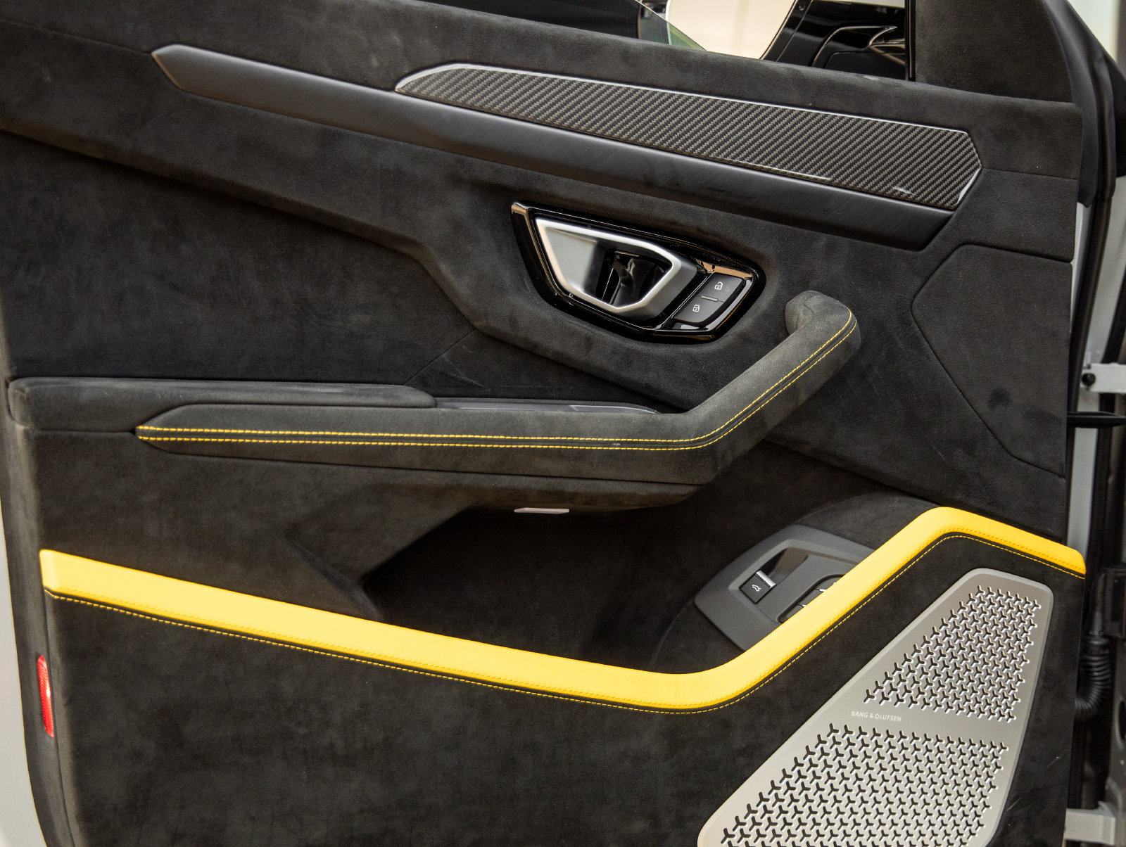 Used 2024 Lamborghini Urus Performante AWD/4WD image 24