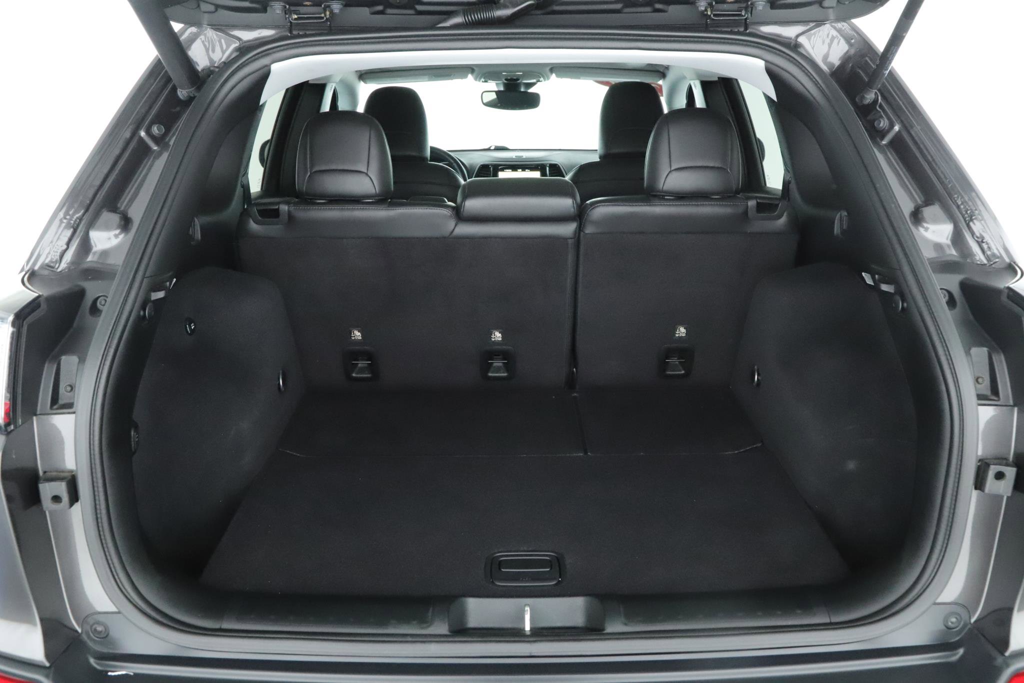 Used 2019 Jeep Cherokee Limited w/ Luxury Group image 19