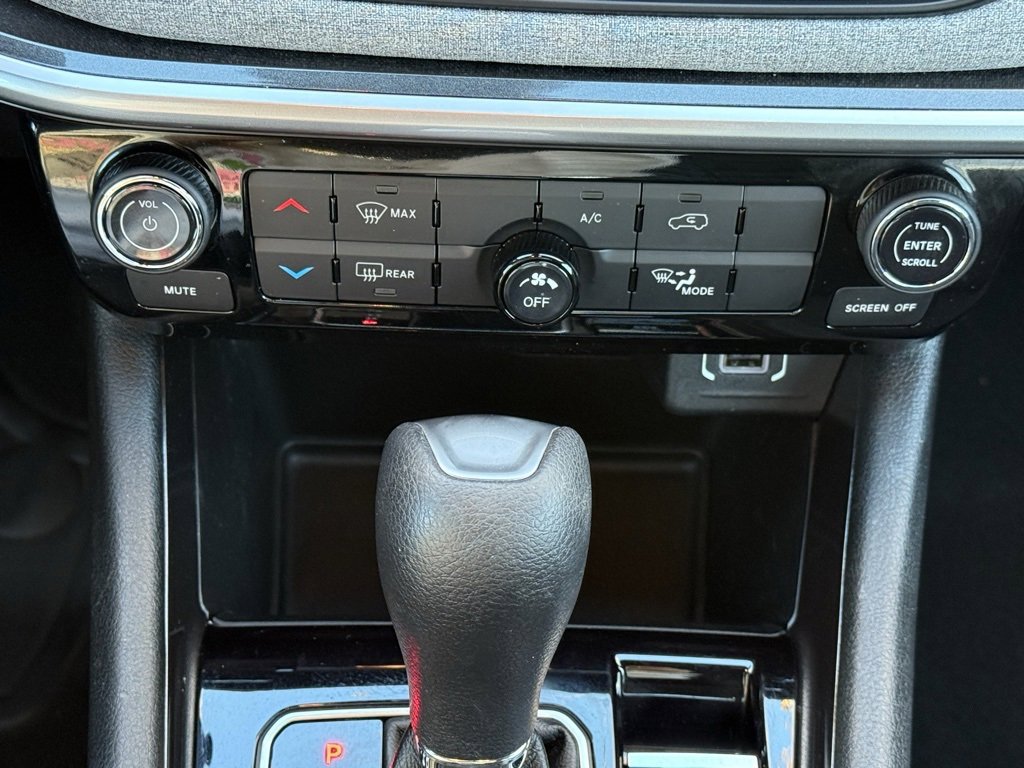 Used 2024 Jeep Compass Sport image 17