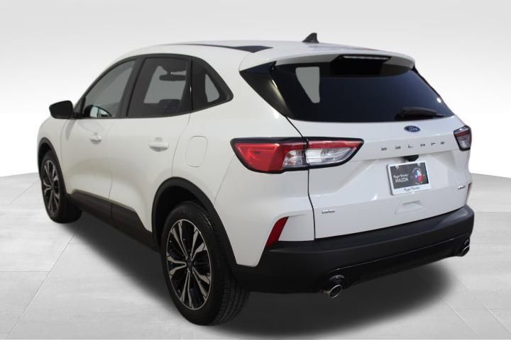 Used 2021 Ford Escape SE w/ SE Sport Appearance Package image 6