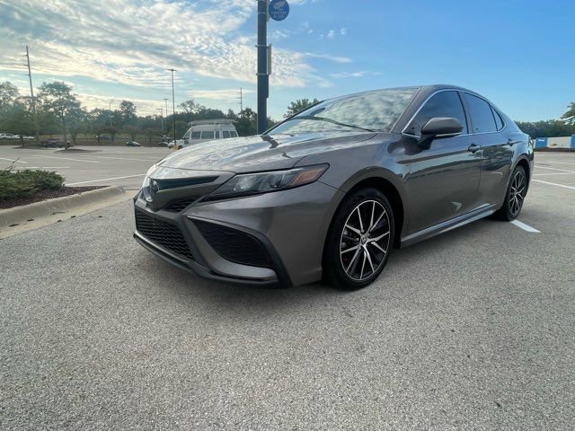 Used 2023 Toyota Camry SE image 1