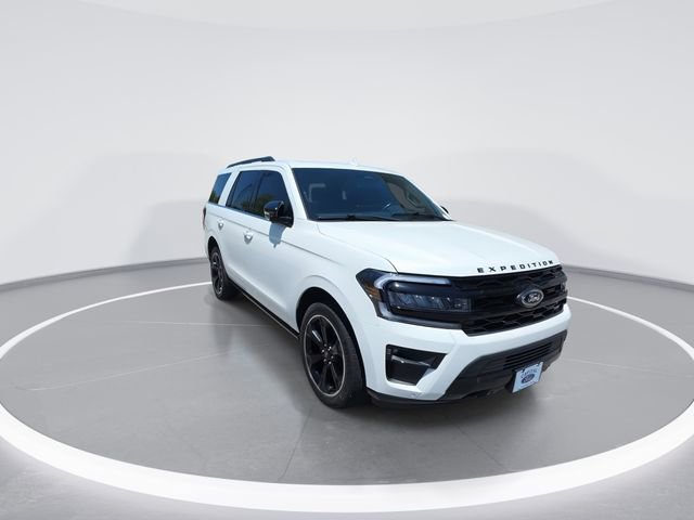 Used 2022 Ford Expedition Limited AWD/4WD image 2