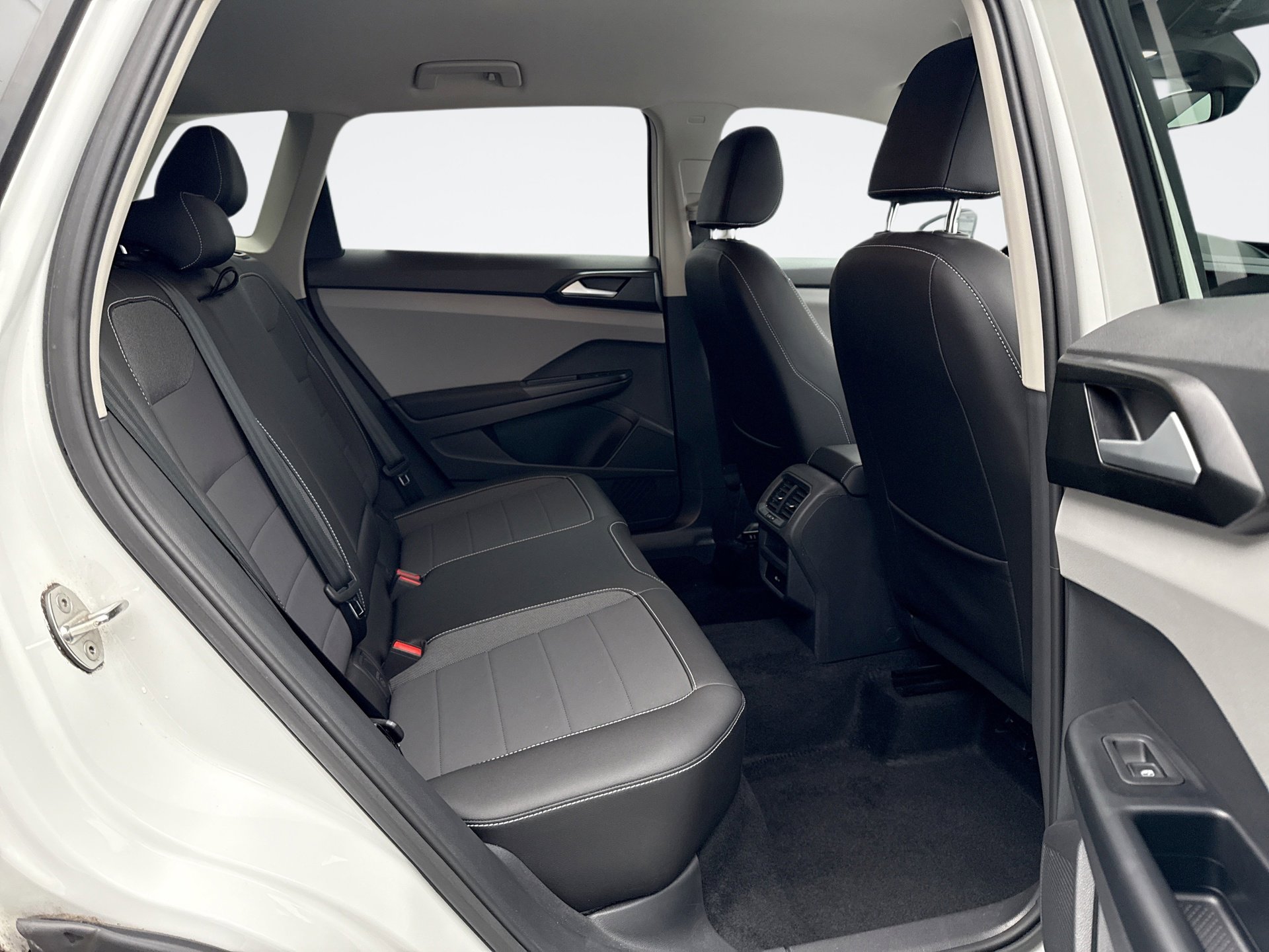 Used 2023 Volkswagen Taos SE image 18