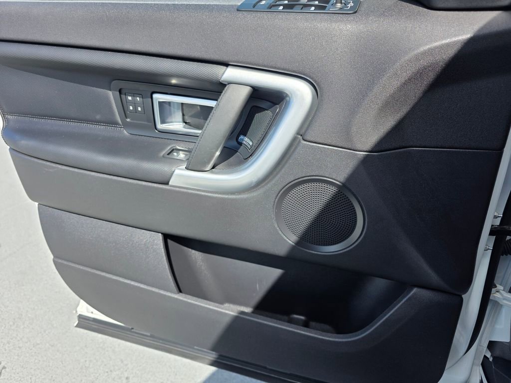 Used 2018 Land Rover Discovery Sport HSE Luxury image 25