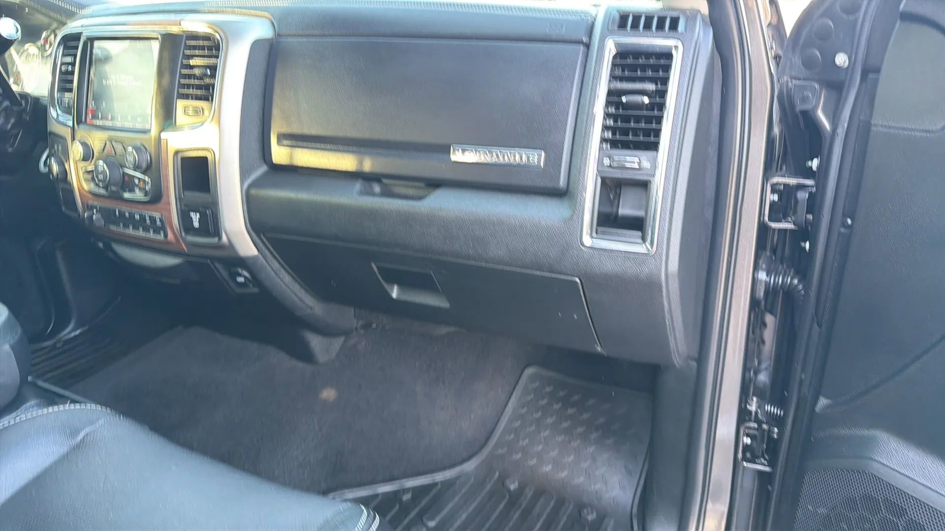 Used 2018 RAM 3500 Laramie image 85