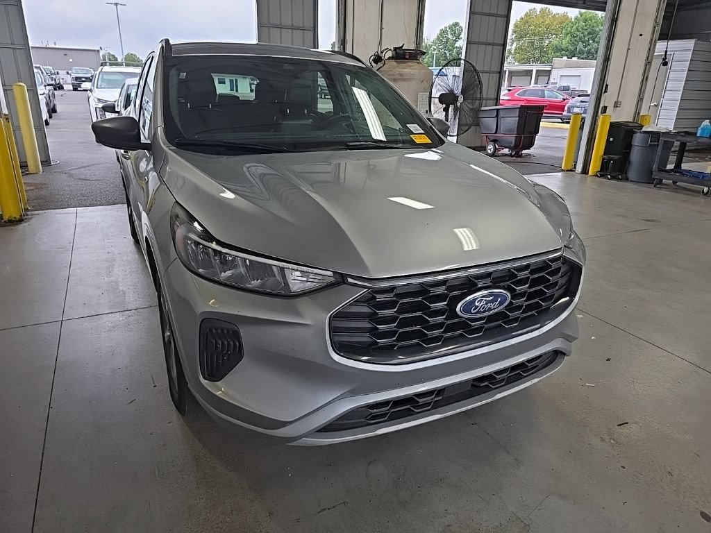 Used 2023 Ford Escape ST-Line AWD/4WD image 1