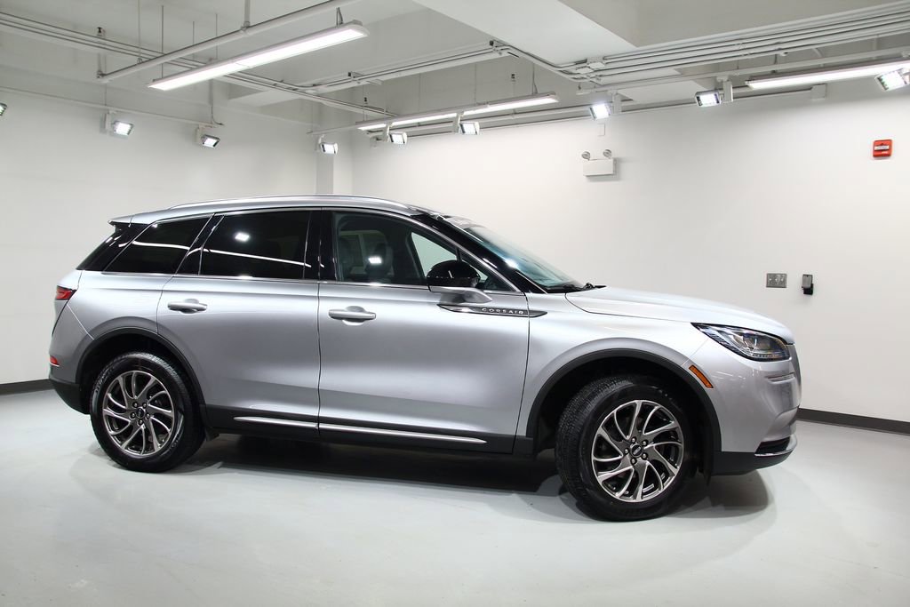 Used 2022 Lincoln Corsair AWD w/ Equipment Group 101A image 9