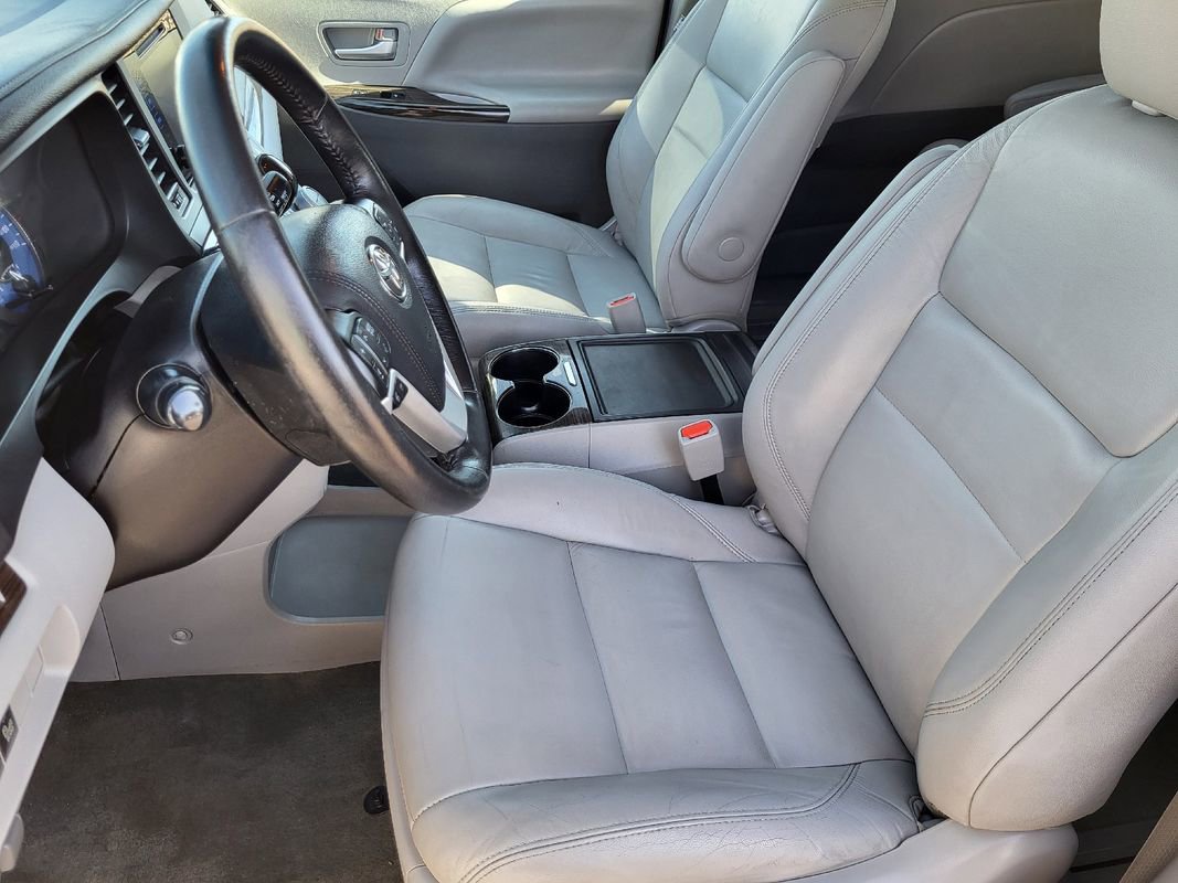 Used 2017 Toyota Sienna XLE w/ XLE Navigation Package AWD/4WD image 16