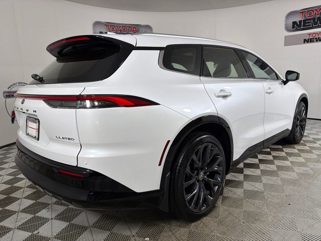 Used 2025 Toyota Crown Signia w/ Advanced Technology Package AWD/4WD image 4