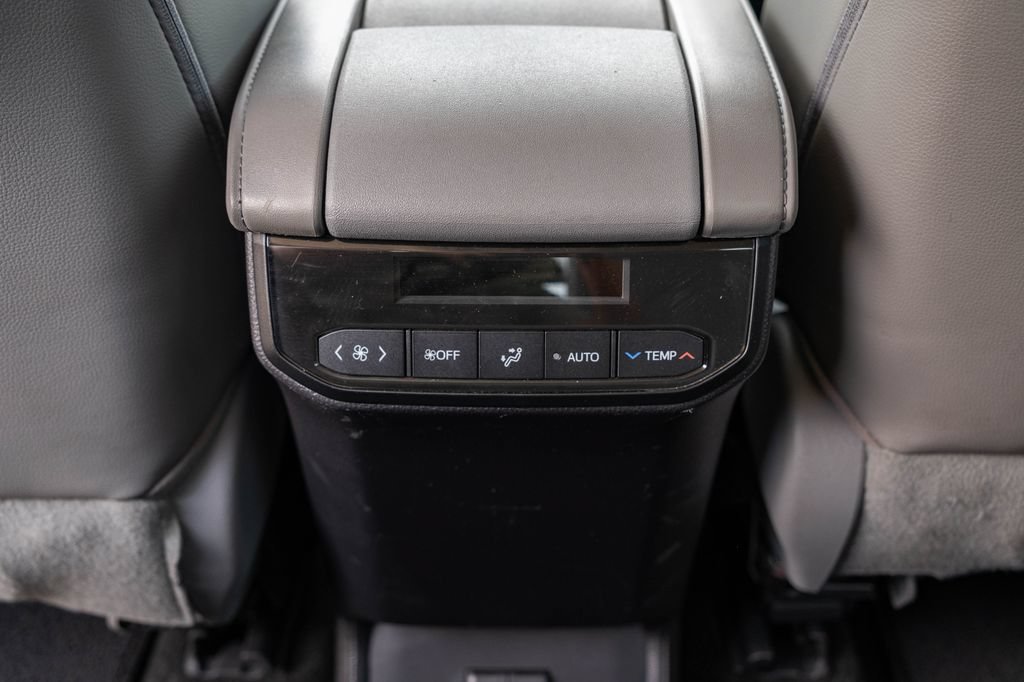 Used 2023 Toyota Highlander XLE FWD image 17