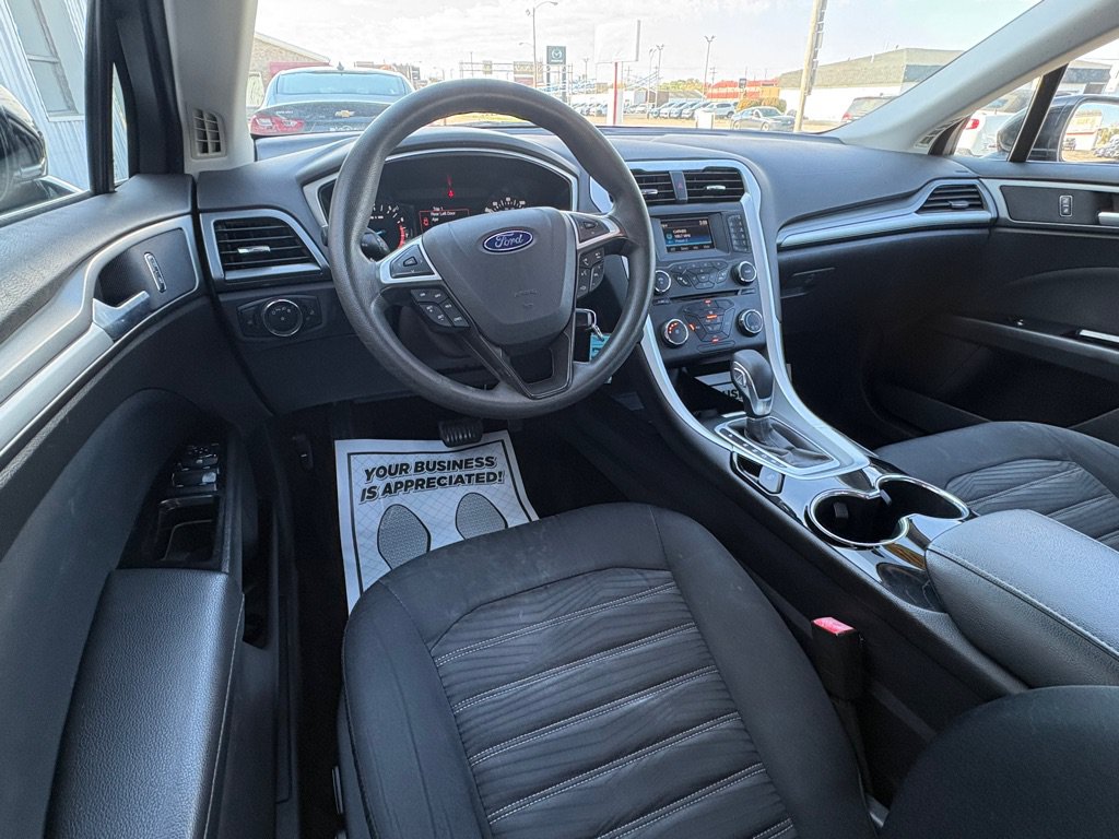 Used 2016 Ford Fusion SE FWD image 11