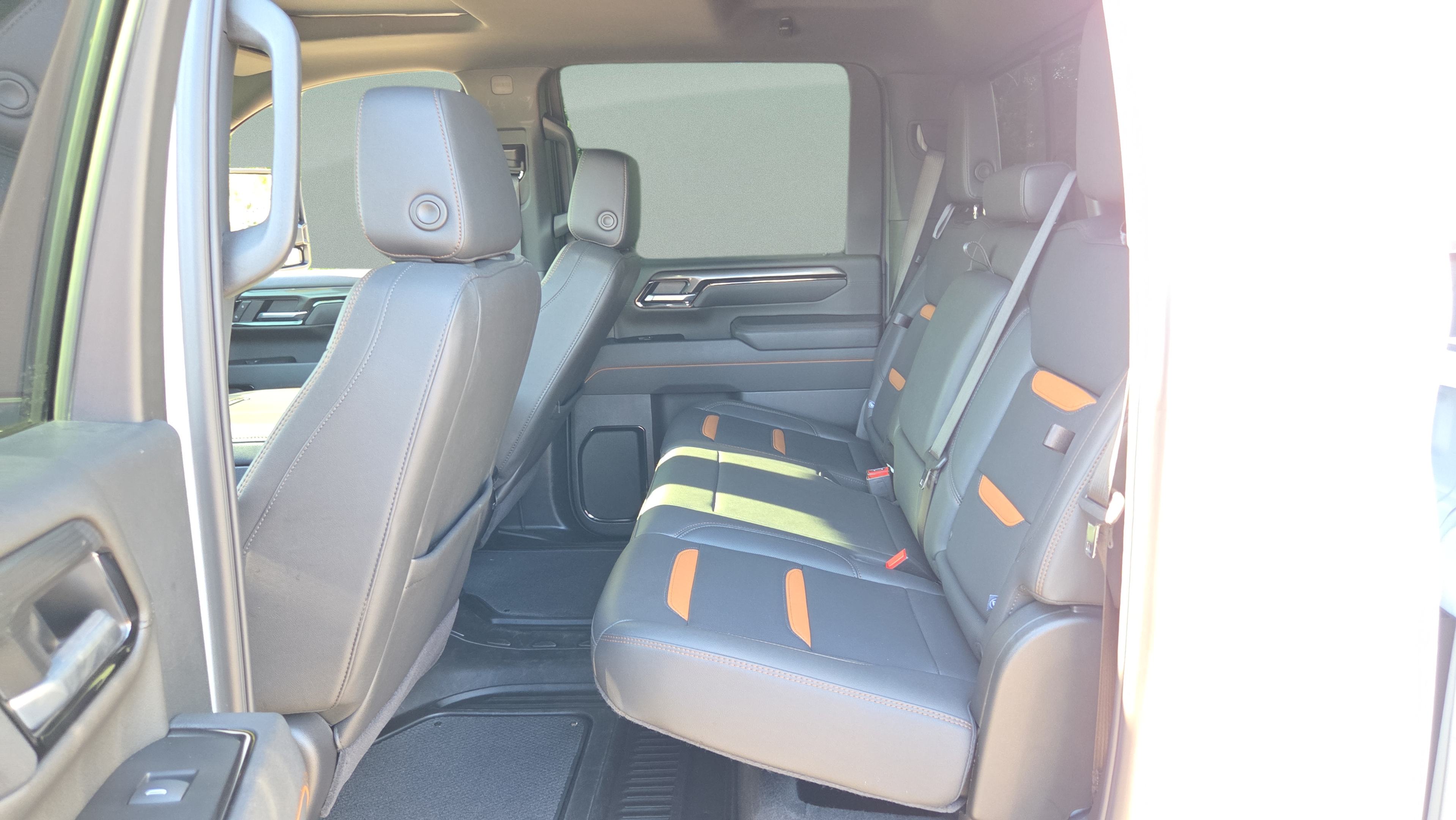 Used 2025 GMC Sierra 2500 AT4 w/ AT4 Premium Plus Package AWD/4WD image 10