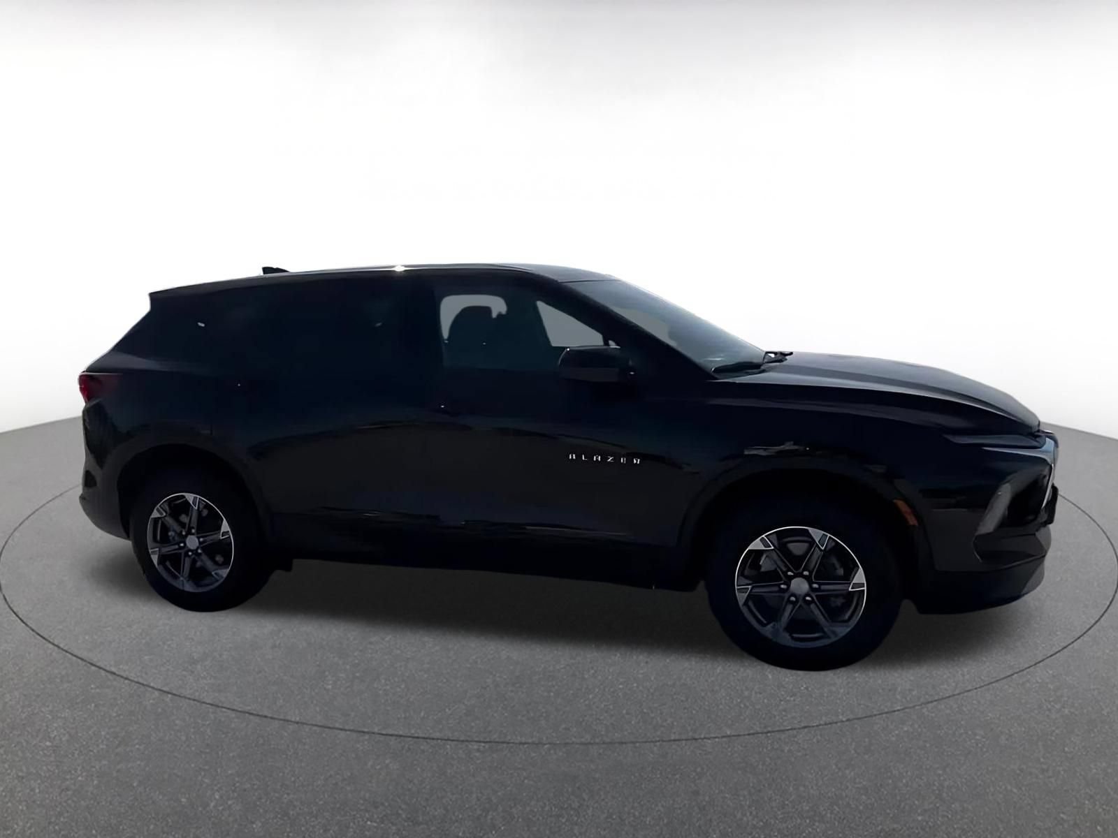 Used 2026 Chevrolet Blazer LT FWD image 16
