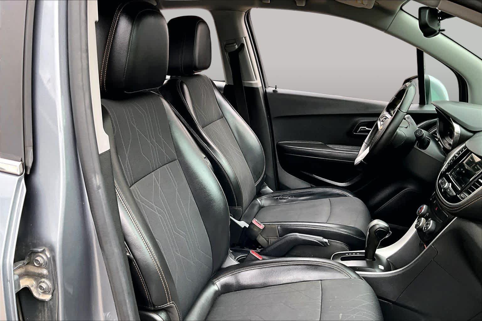 Used 2019 Chevrolet Trax LT w/ LT Convenience Package FWD image 9