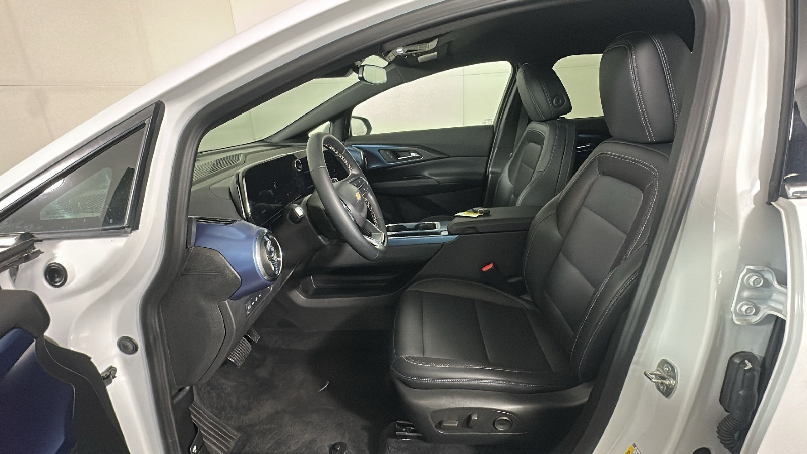 Used 2024 Chevrolet Equinox EV LT FWD image 13