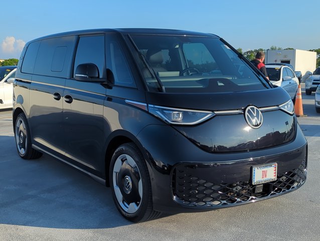 Used 2025 Volkswagen ID. Buzz Pro S RWD video 4