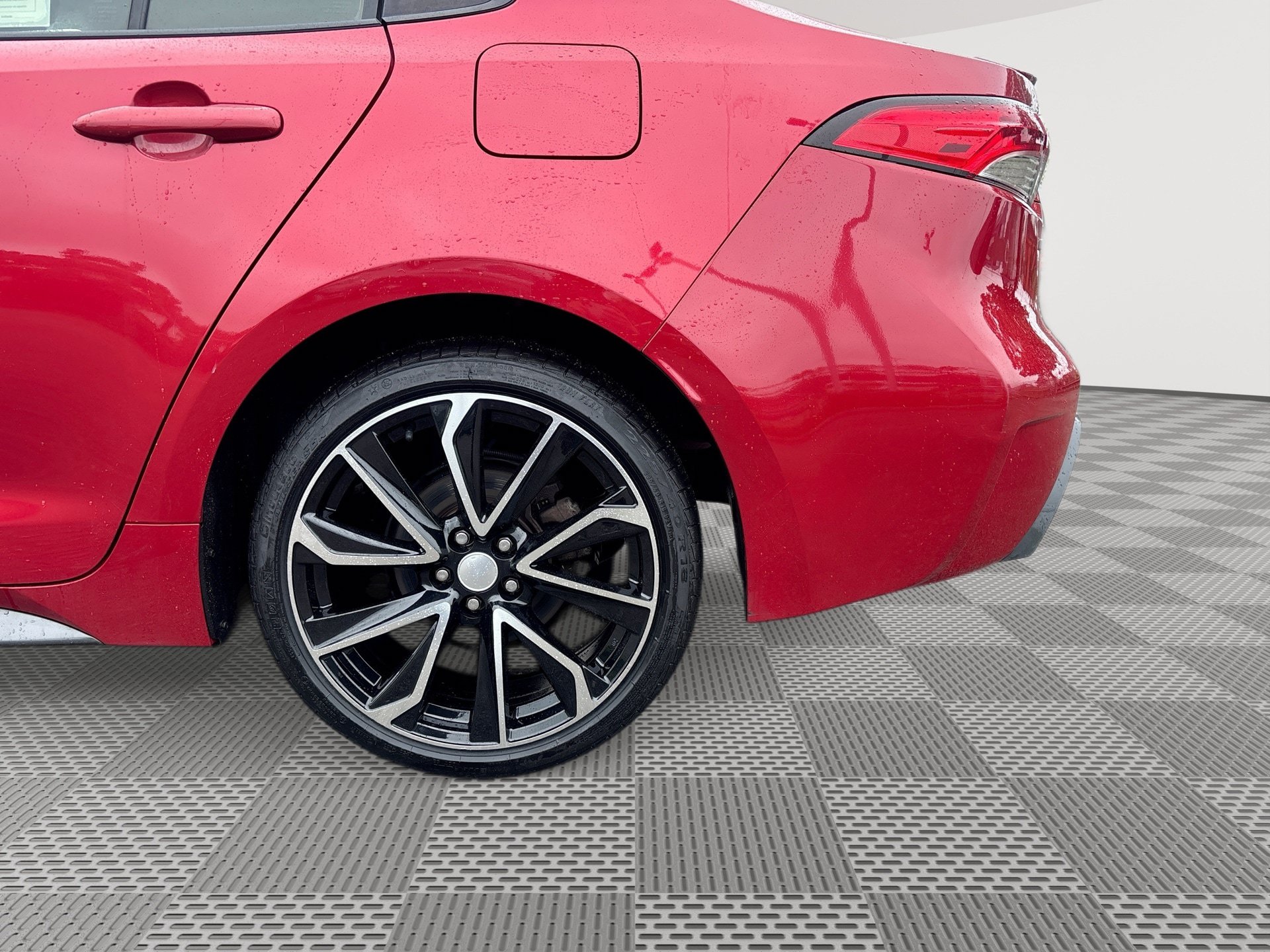 Used 2020 Toyota Corolla SE w/ SE Premium Package FWD image 29