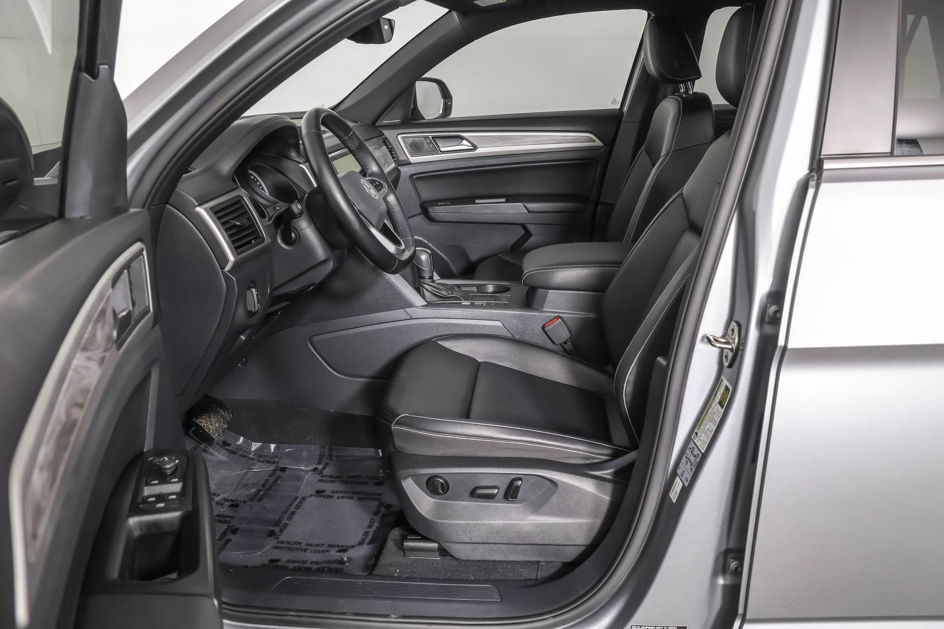 Used 2020 Volkswagen Atlas Cross Sport SE w/ Towing Package image 7