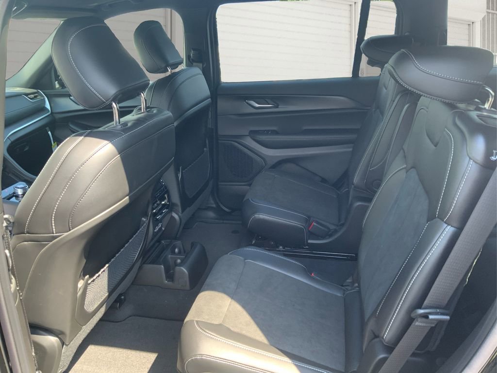 New 2025 Jeep Grand Cherokee L Altitude image 10